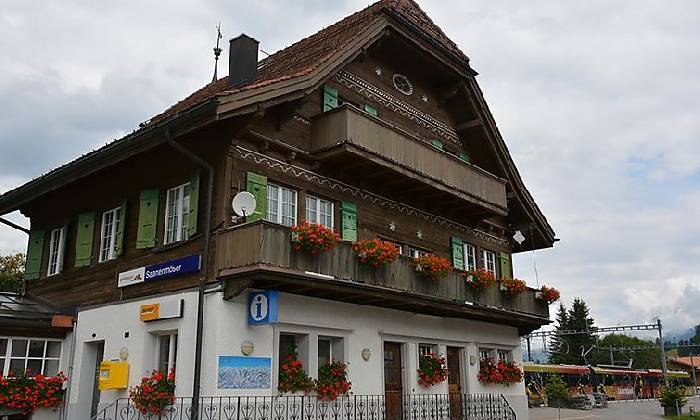 Ferienhaus Am Dorfplatz, Gstaad und Saanenland, Berner Oberland, Schweiz Am Dorfplatz