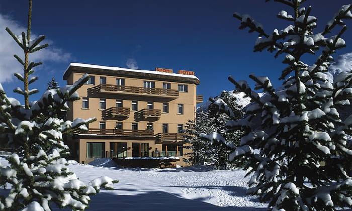 Skiurlaub in St. Moritz: Wintersport im Sportclub Oberengadin Schweiz Sportclub Oberengadin